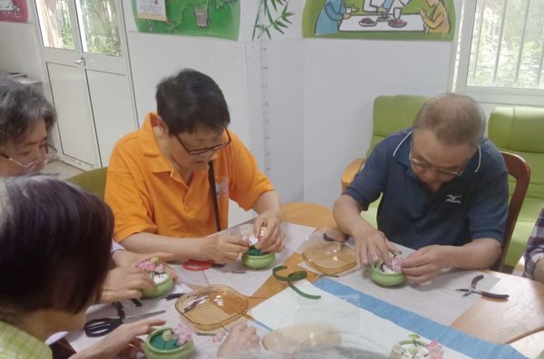 配资之家门户网 听说70岁也在上学？看看这群“时尚青年”的日常